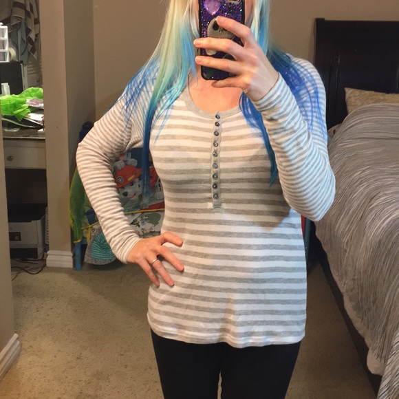 Like new Old Navy long sleeve shirt - Picture 4 of 8